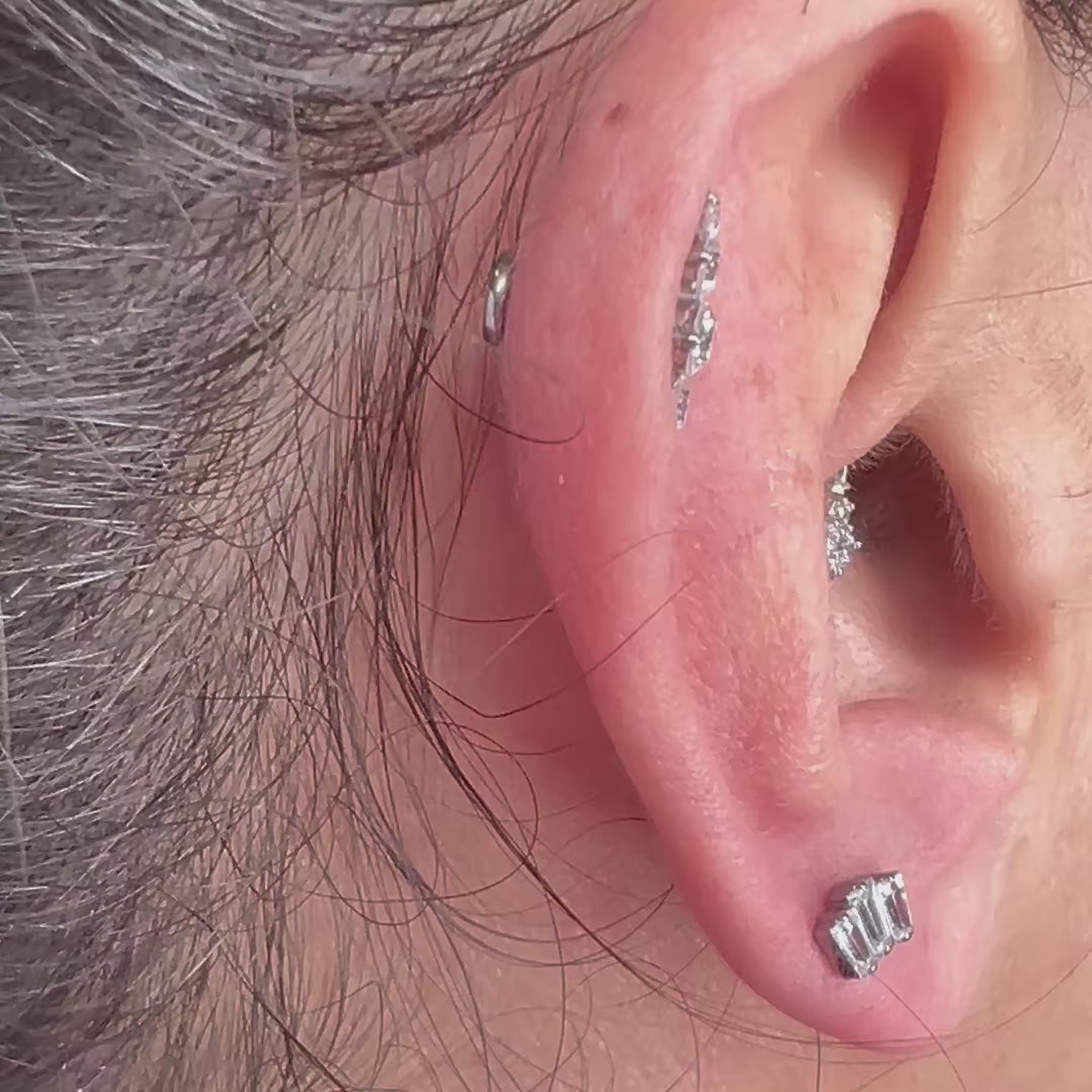 Piercing in titanio Mini Marquise con piccola gemma marquise luminosa, ipoallergenico e ideale per lobo, helix e cartilagine