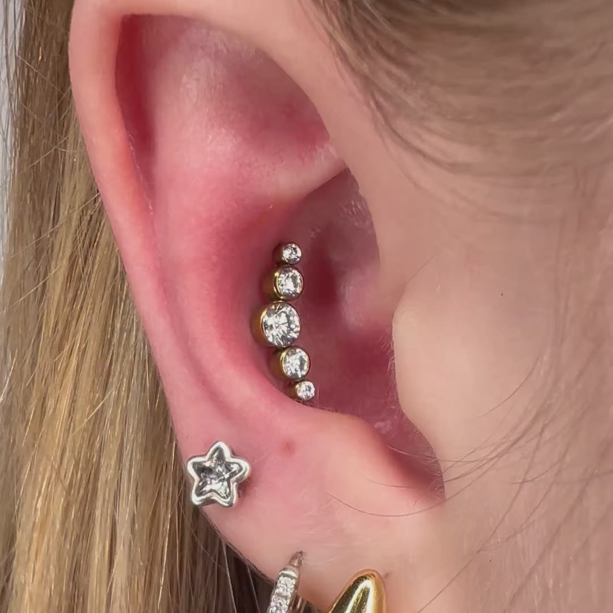 Gioiello piercing cluster zirconi in titanio anodizzato Oro