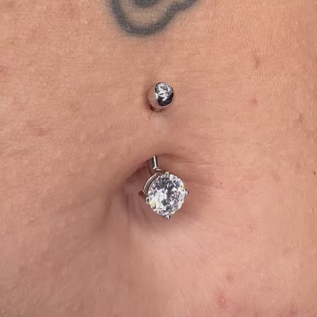 Perfetto per un look minimal o combinato con altri gioielli in titanio, il Bright White Navel unisce stile, resistenza e qualità, diventando un accessorio versatile per ogni occasione.