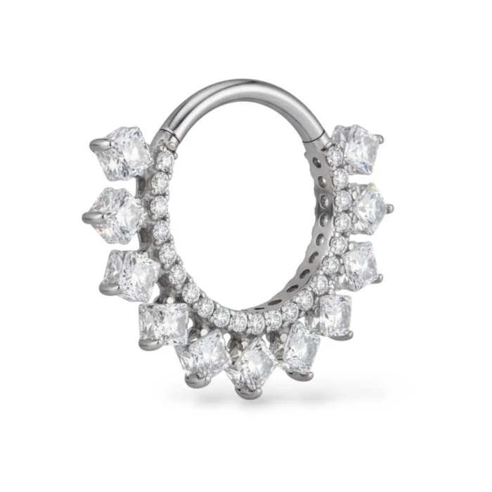 Aggiungi luce e stile al tuo look con Radiant Ring in titanio, il piercing elegante e luminoso perfetto per chi ama i dettagli raffinati.