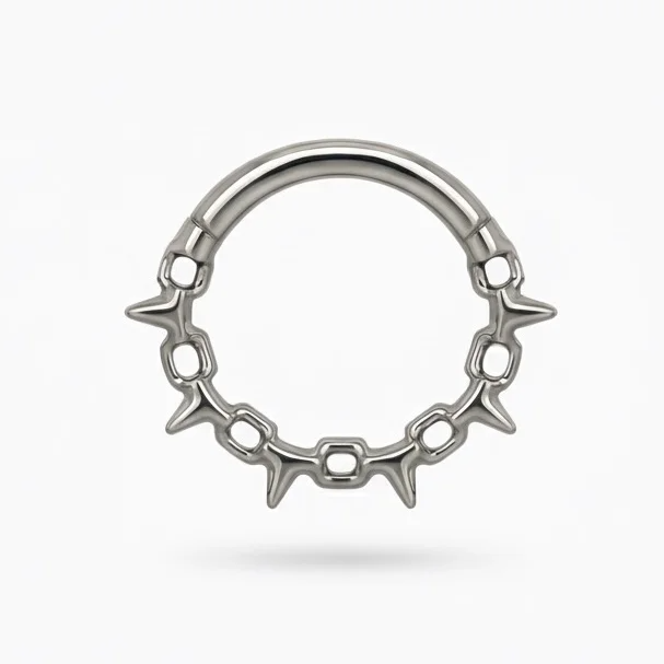 Perfetto per chi cerca un piercing minimalista ma d’impatto, il Rock Ring in titanio unisce stile, qualità e durabilità in un unico gioiello di alto livello.