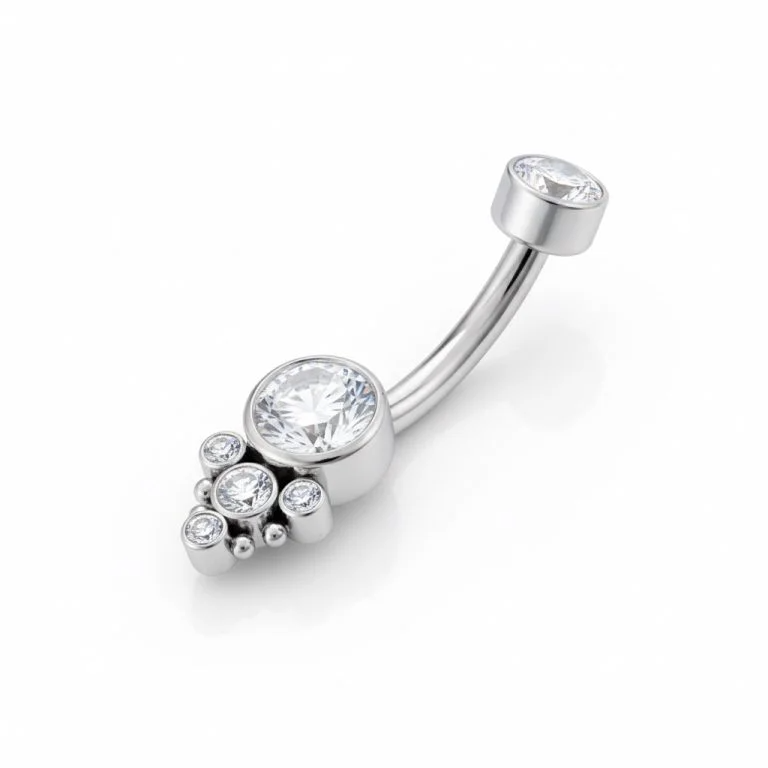 Il Sabry Navel in titanio è pensato per chi desidera un piercing elegante e confortevole.
Realizzato in titanio di grado implantare, è ipoallergenico e privo di nichel, perfetto anche per pelli sensibili.
Il suo design raffinato valorizza l’ombelico con un tocco di luce naturale, garantendo resistenza, comfort e brillantezza nel tempo.