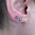 Gioiello da piercing in titanio con design skull, leggero e anallergico