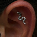 Piercing in titanio Snake Bling con dettaglio snake scintillante, perfetto per uso quotidiano