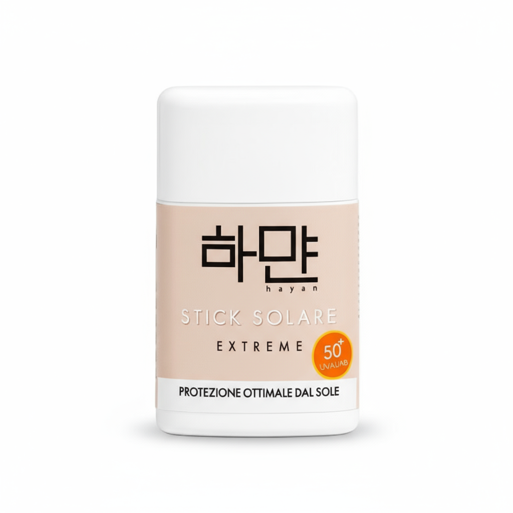 Lo Stick Solare SPF 50 Hayan Tattoo è studiato per offrire una protezione solare molto alta e mirata ai tatuaggi e alle zone sensibili della pelle.
La sua formula avanzata SPF 50+ protegge dai raggi UVA e UVB, prevenendo lo sbiadimento dei colori e mantenendo i tatuaggi nitidi, luminosi e definiti nel tempo.