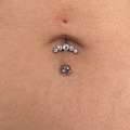 Piercing Still Navel in titanio – barra curva per ombelico con design minimalista e finitura lucida, ipoallergenico e resistente.