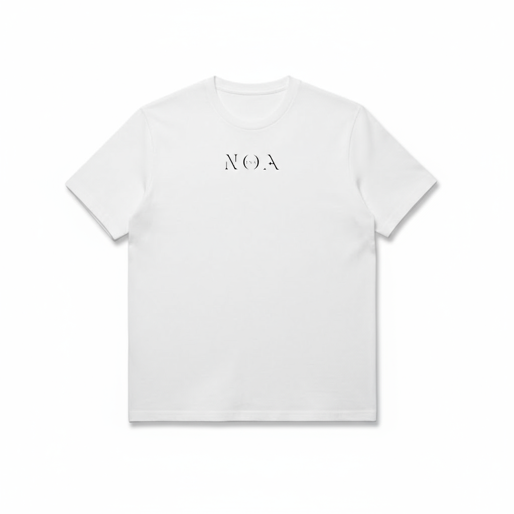 T-shirt bianca Noa Ink unisex, design minimal, cotone di alta qualità, stile streetwear urban.