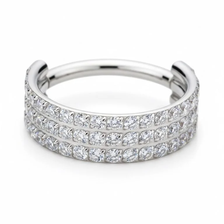 Anello Triple Circle in titanio satinato – triplo cerchio dal design minimalista, ideale per uomo e donna.