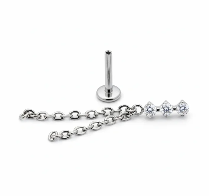 Waterfall Chain: piercing in titanio con doppia catenina effetto cascata, elegante e sicuro per pelli sensibili.